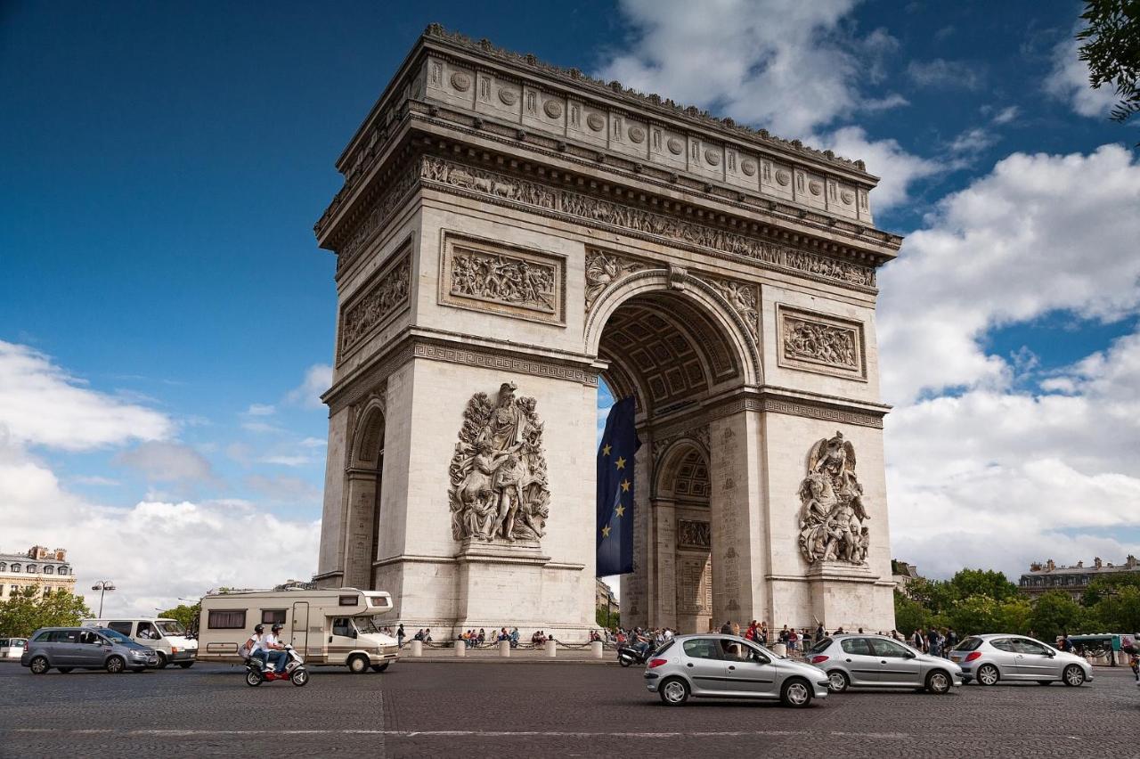 Arc De Triomphe - Foch Palace Paris Bagian luar foto