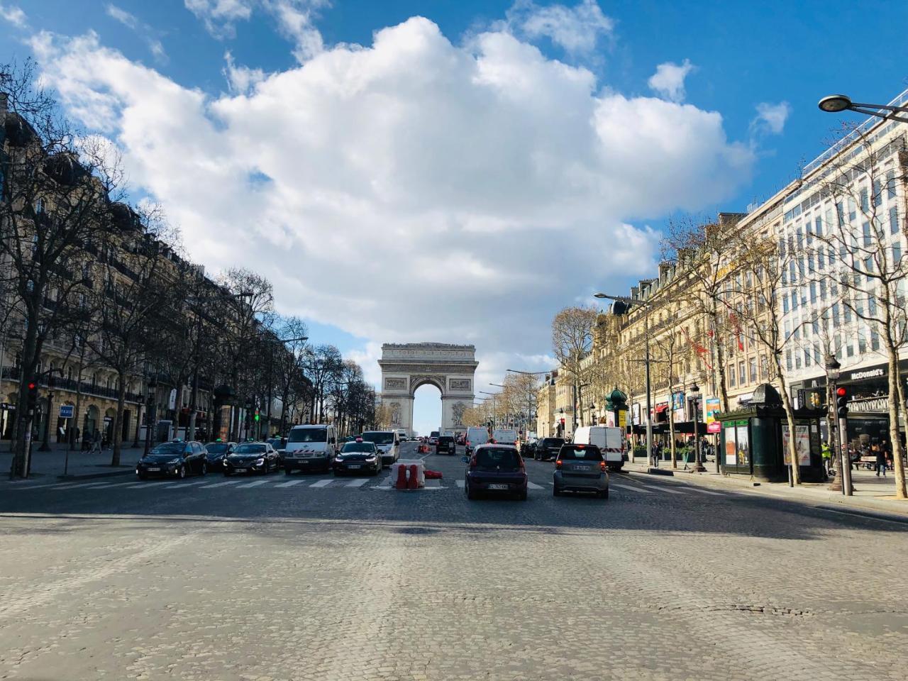 Arc De Triomphe - Foch Palace Paris Bagian luar foto