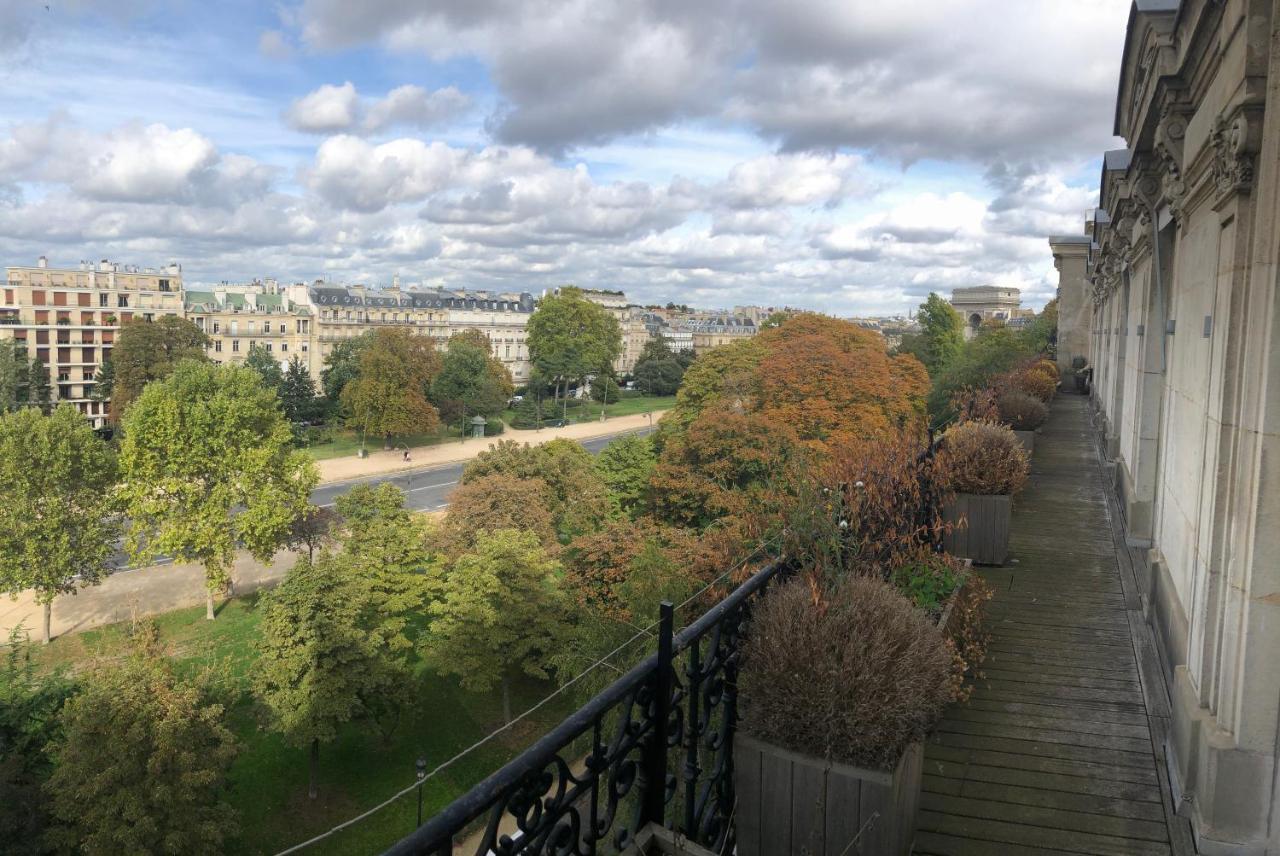 Arc De Triomphe - Foch Palace Paris Bagian luar foto